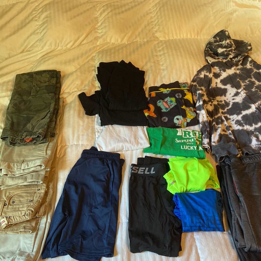 Boys 10-12 mixed clothes 18 piece lot